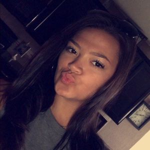 Meet your Posher, Demi